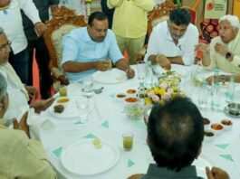 کرناٹک میں ڈنر کی سیاست سے بی جے پی کی پریشانی میں اضافہ