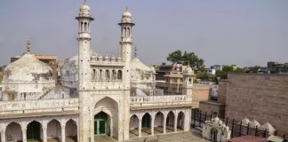 گیان واپی مسجد تنازع: تہہ خانے کی چھت پر آنے جانے اور نماز ادا کرنے پر پابندی عائد کرنے کا مطالبہ