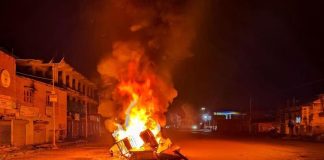 منی پور: ہجوم نے ڈی سی، ایس پی کے دفاتر جلا دیئے، انٹرنیٹ سروس بند