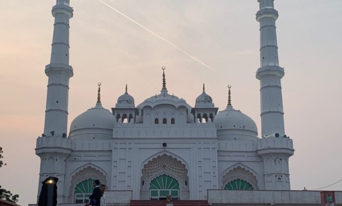 ٹیلے والی مسجد معاملہ: عدالت ہندو فریق کی عرضی پر سماعت کو تیار
